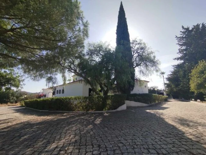 Moradia T5 para Venda em Santa Barbara de Nexe Foto 19