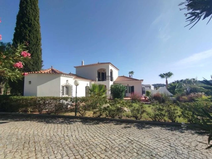 Moradia T5 para Venda em Santa Barbara de Nexe Foto 20