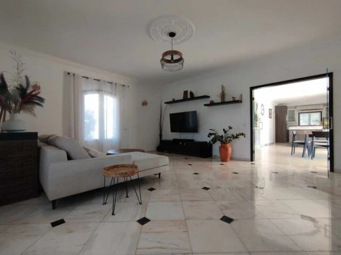 Moradia T5 para Venda em Santa Barbara de Nexe Foto 5