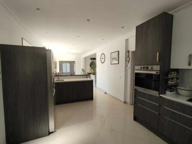 Moradia T5 para Venda em Santa Barbara de Nexe Foto 7