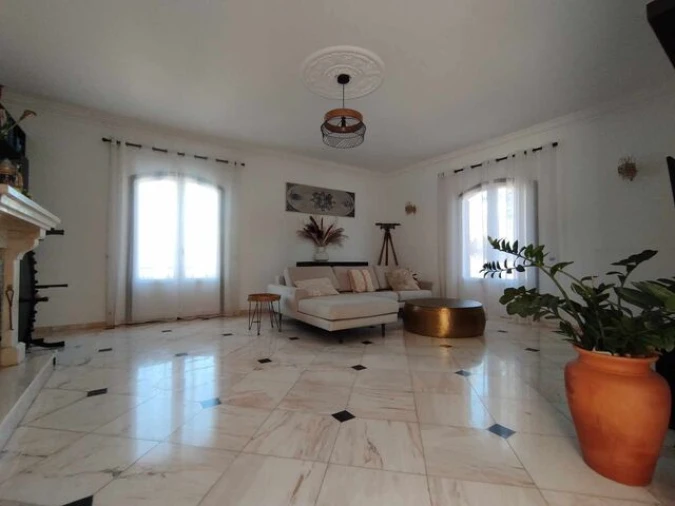 Moradia T5 para Venda em Santa Barbara de Nexe Foto 8