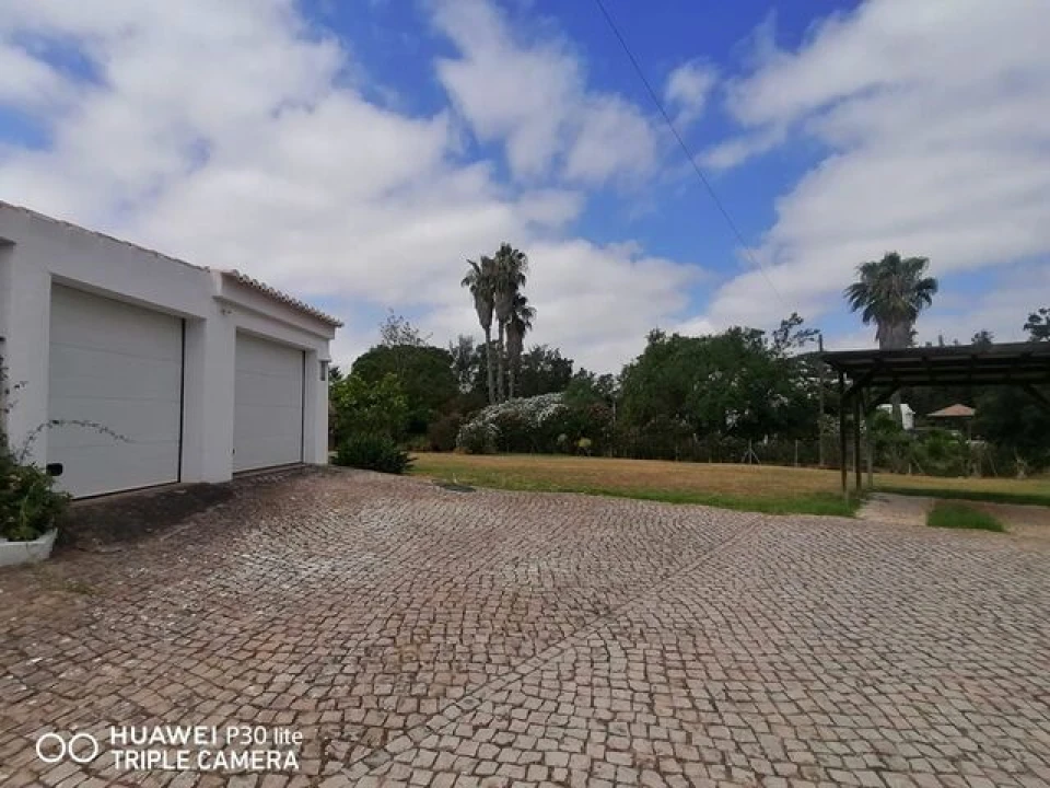 Moradia T4 para Venda em Mexilhoeira Grande Foto 14