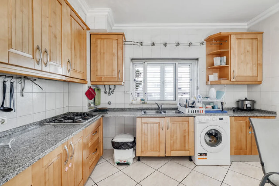 Apartamento T2 para Venda em Quarteira Foto 7