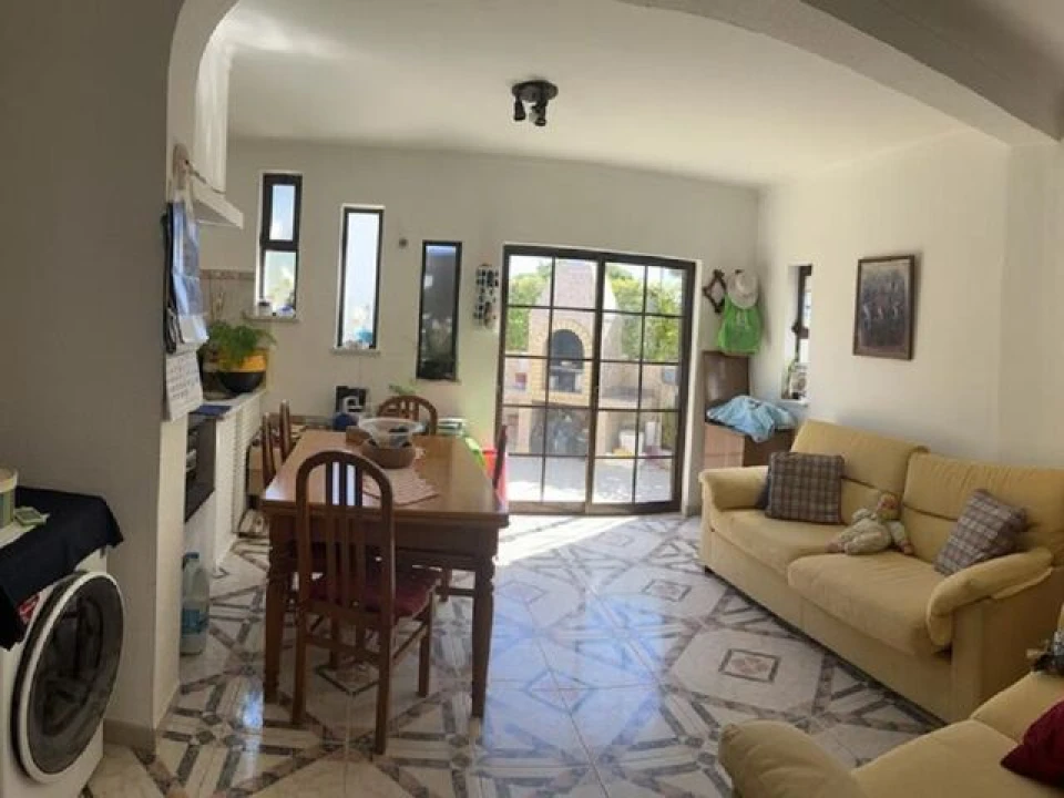 Moradia T4 para Venda em Quelfes Foto 2