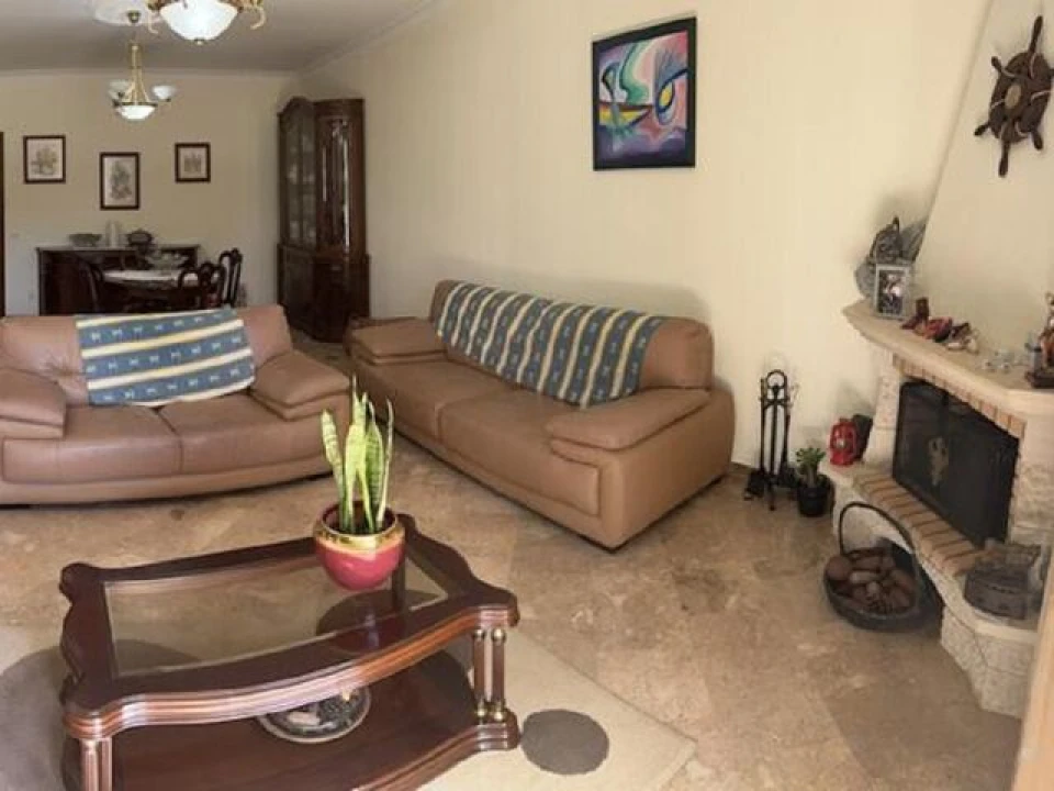 Moradia T4 para Venda em Quelfes Foto 3