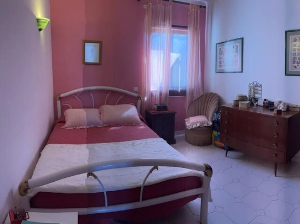 Moradia T4 para Venda em Quelfes Foto 7