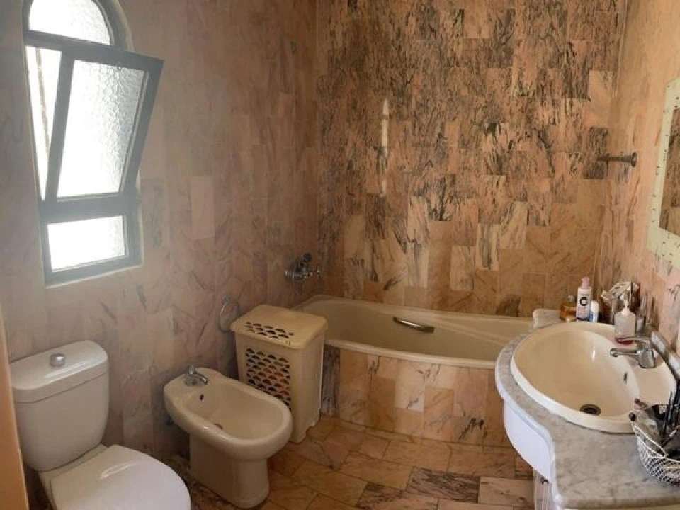 Moradia T4 para Venda em Quelfes Foto 8