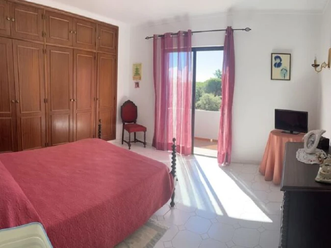 Moradia T4 para Venda em Quelfes Foto 6