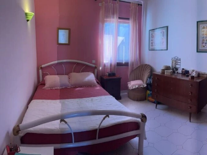 Moradia T4 para Venda em Quelfes Foto 7