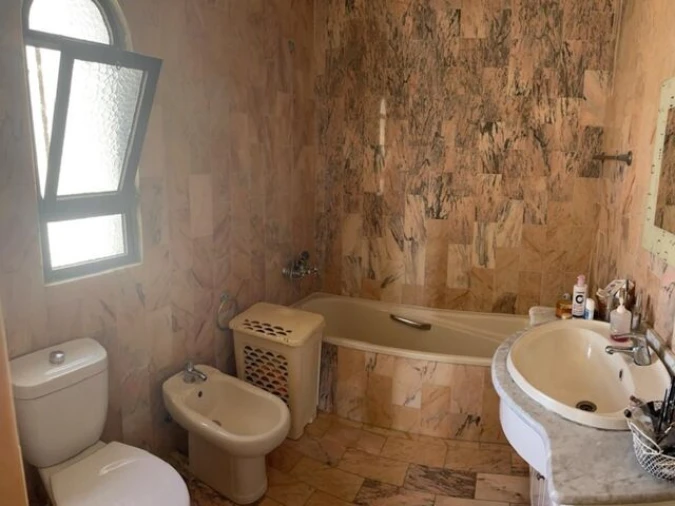 Moradia T4 para Venda em Quelfes Foto 8