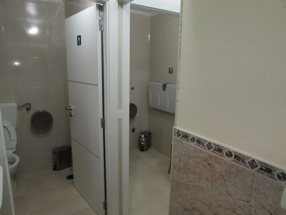 Loja para Venda em Quarteira Foto 3