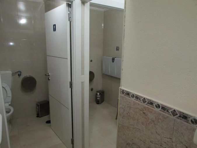 Loja para Venda em Quarteira Foto 3