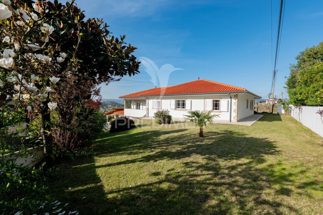 Moradia T4 para Venda em Adaufe Foto 11