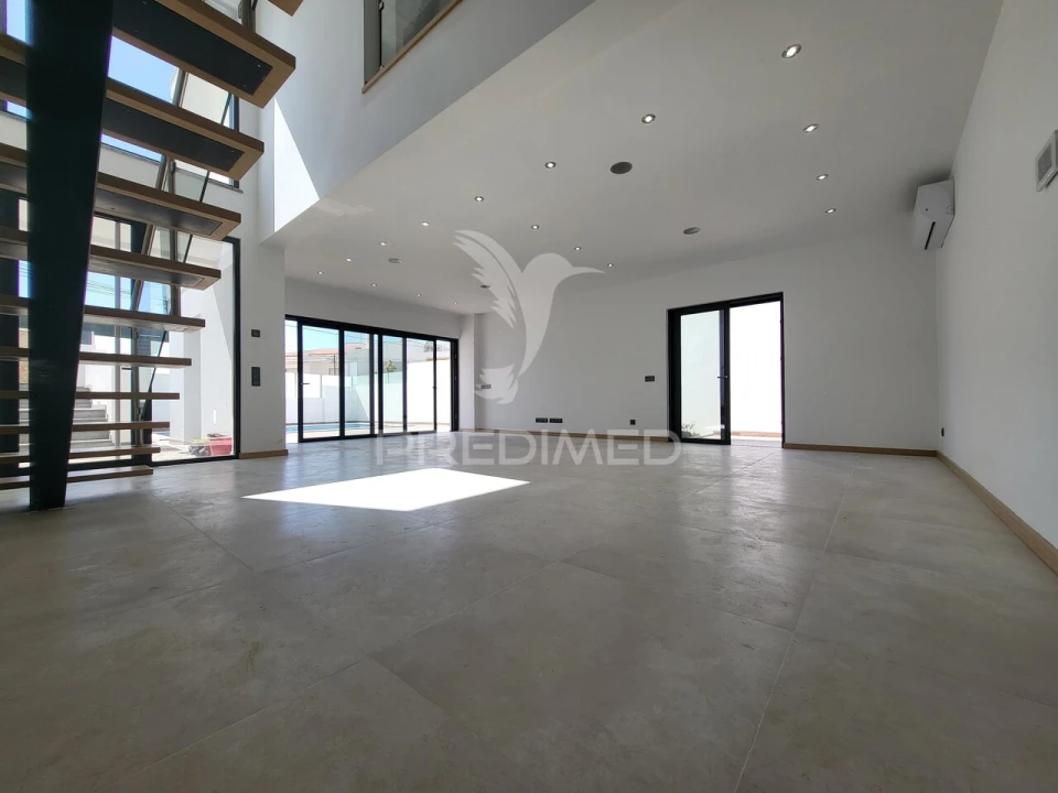 Moradia T4 para Venda em Portimão Foto 5