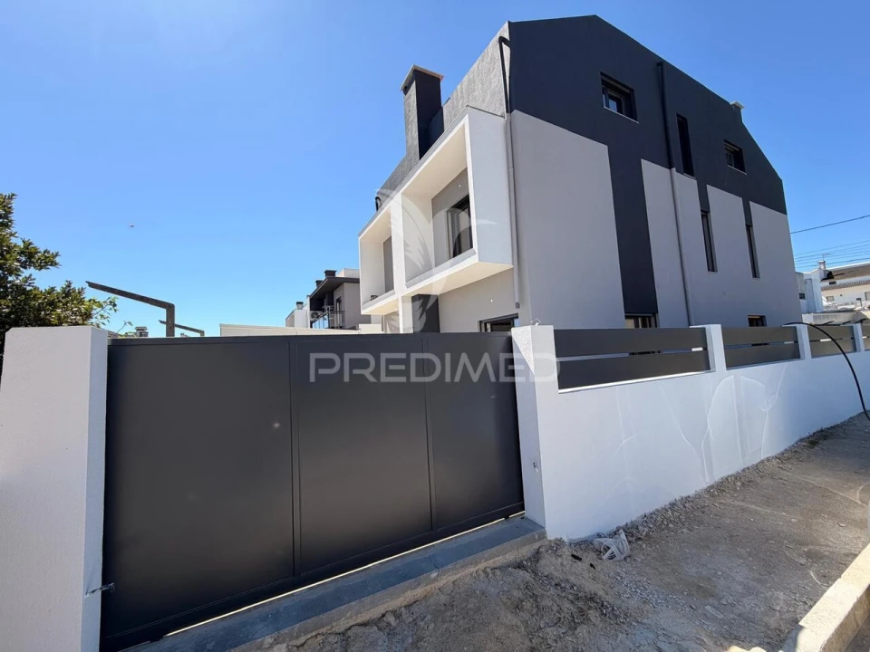 Moradia T4 para Venda em Fernao Ferro Foto 6
