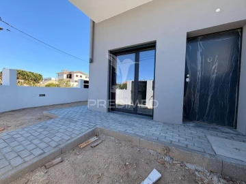 Moradia T4 para Venda em Fernao Ferro