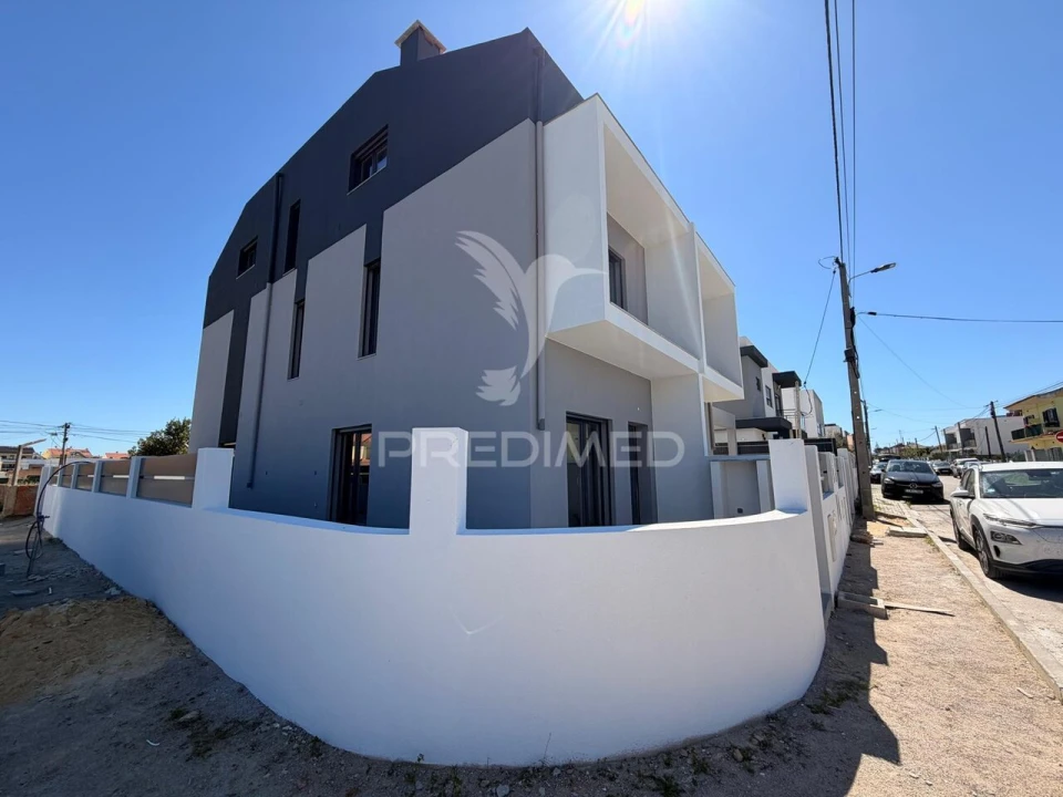 Moradia T4 para Venda em Fernao Ferro Foto 2