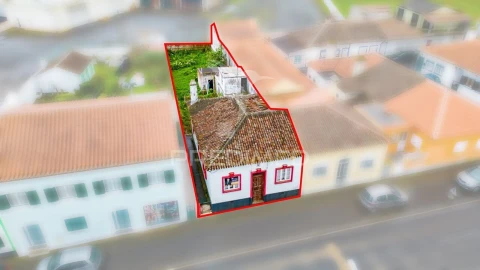 Moradia T2 para Venda em Praia da Vitoria (Santa Cruz)