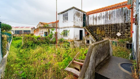 Moradia T2 para Venda em Praia da Vitoria (Santa Cruz)