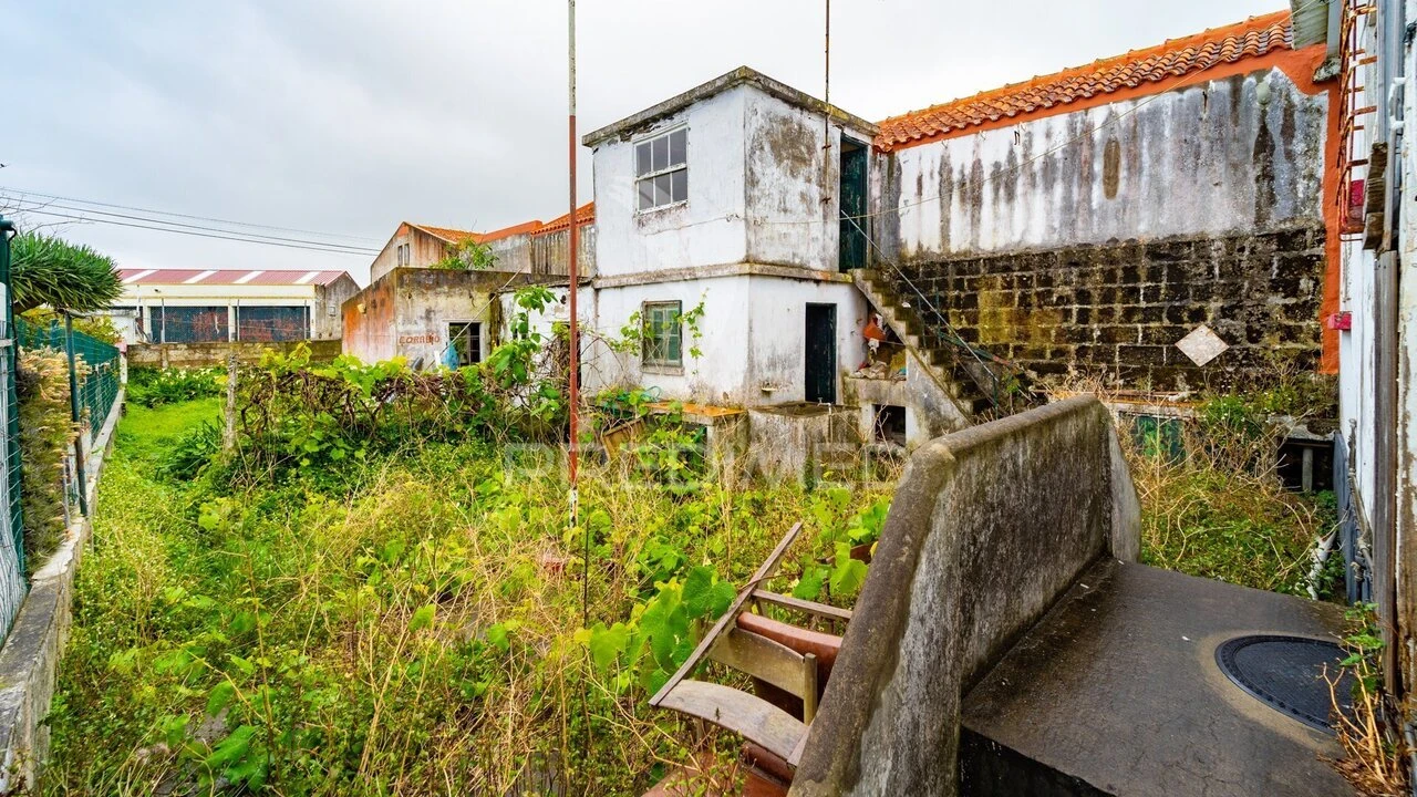 Moradia T2 para Venda em Praia da Vitoria (Santa Cruz) Foto 34