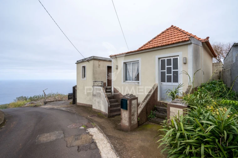 Moradia T3 para Venda em Porto Moniz Foto 1