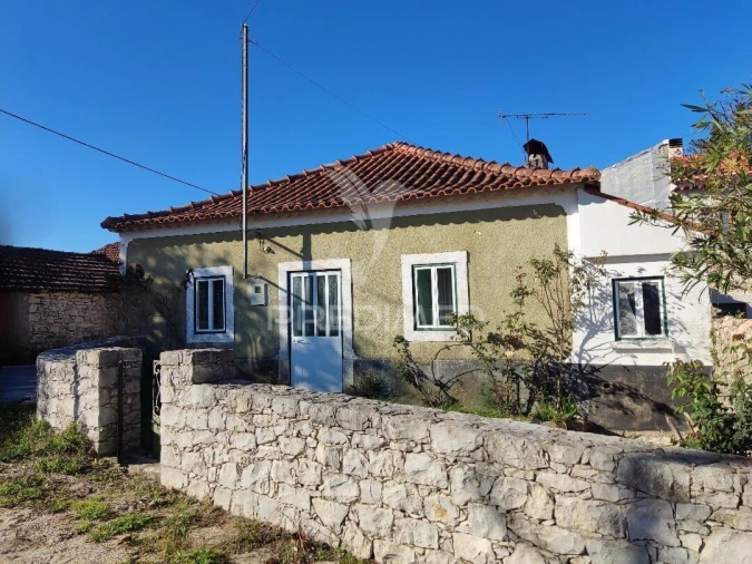 Moradia T2 para Venda em Atouguia Foto 1