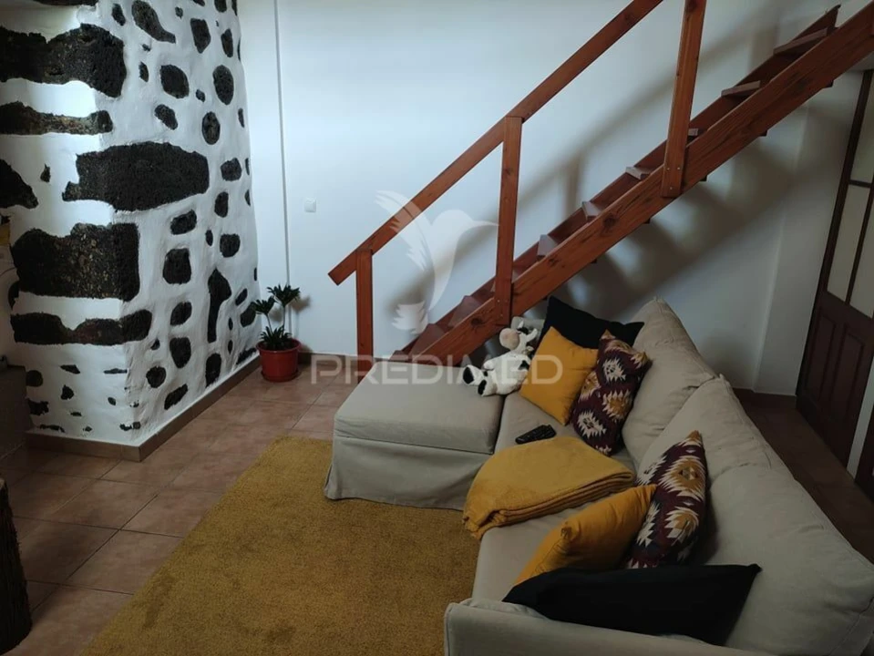 Moradia T2 para Venda em Santa Cruz da Graciosa Foto 1