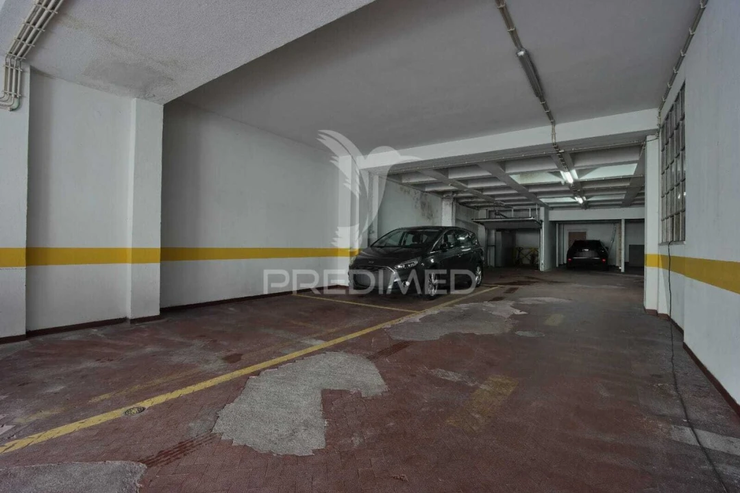 Loja para Arrendamento em Santo António Foto 17