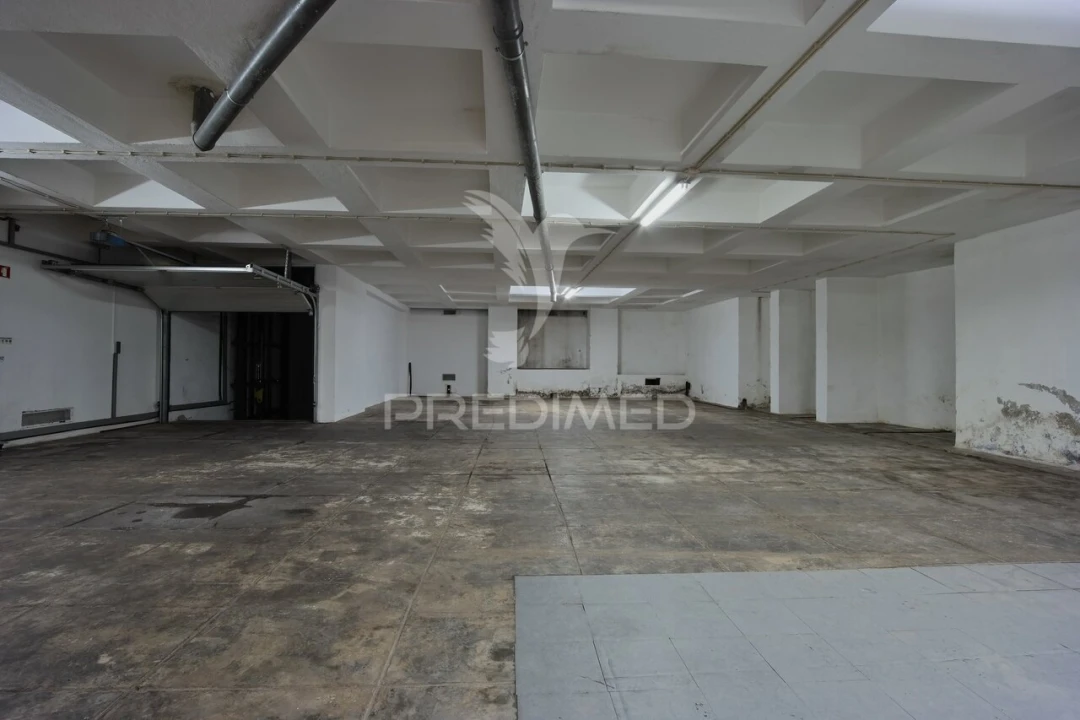 Loja para Arrendamento em Santo António Foto 24