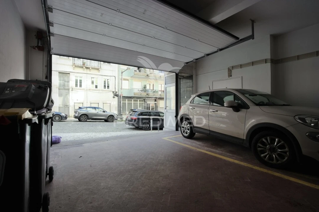 Loja para Arrendamento em Santo António Foto 16