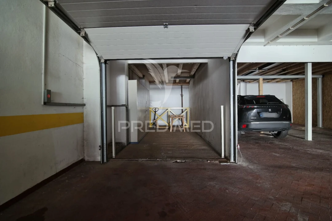 Loja para Arrendamento em Santo António Foto 18