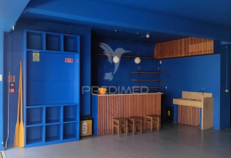 Loja para Arrendamento em Santo António Foto 7