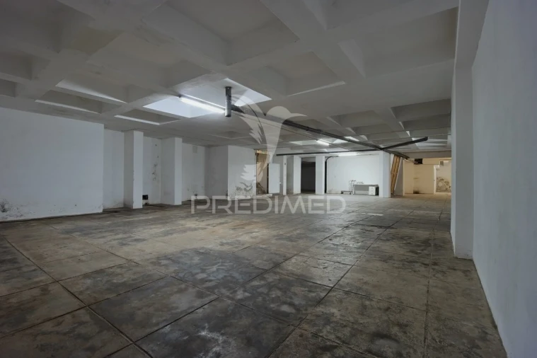 Loja para Arrendamento em Santo António Foto 21