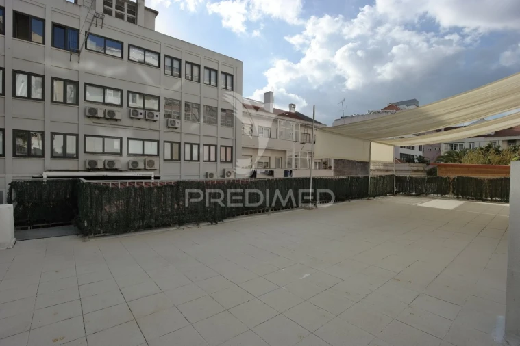 Loja para Arrendamento em Santo António Foto 14