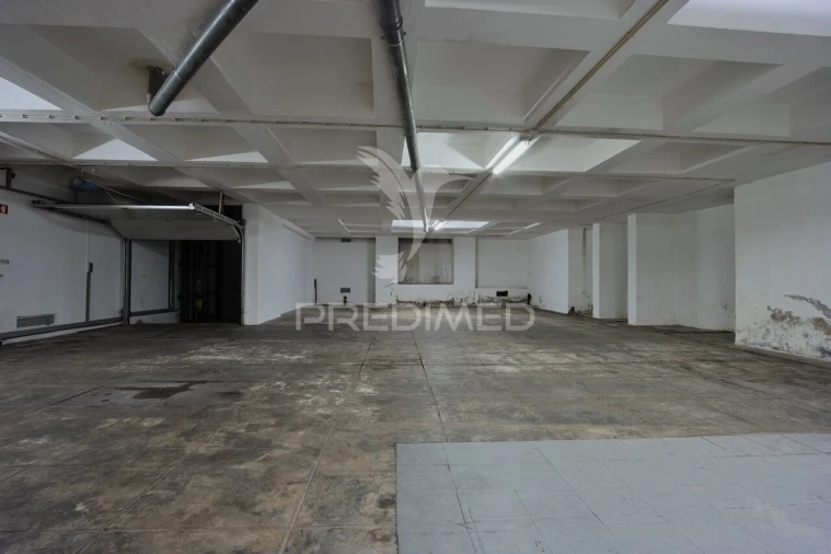 Loja para Arrendamento em Santo António Foto 24