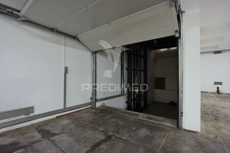 Loja para Arrendamento em Santo António Foto 23