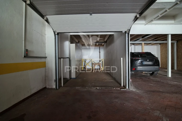 Loja para Arrendamento em Santo António Foto 18