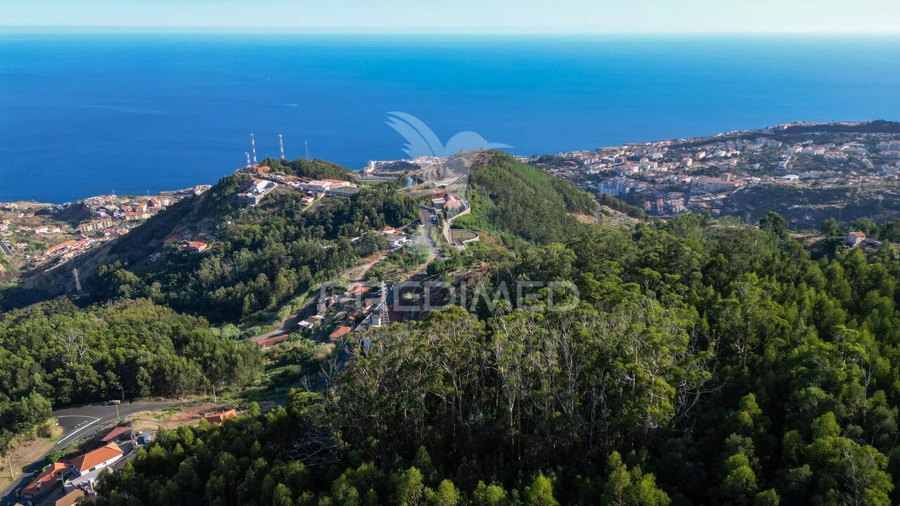 Terreno para Venda em Caniço Foto 18