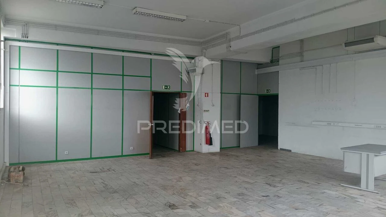 Armazém para Venda em Falagueira-Venda Nova Foto 5