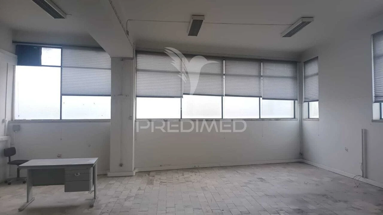 Armazém para Venda em Falagueira-Venda Nova Foto 7