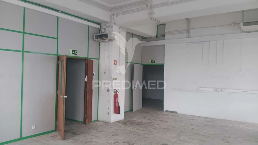 Armazém para Venda em Falagueira-Venda Nova Foto 8