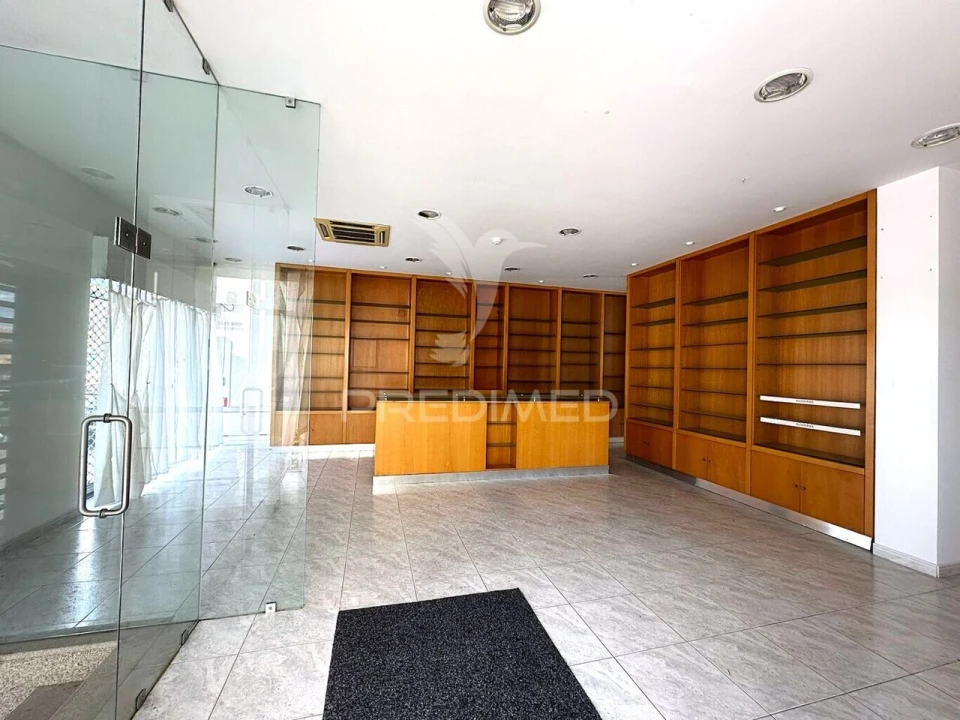 Loja para Arrendamento em Quinchães Foto 3