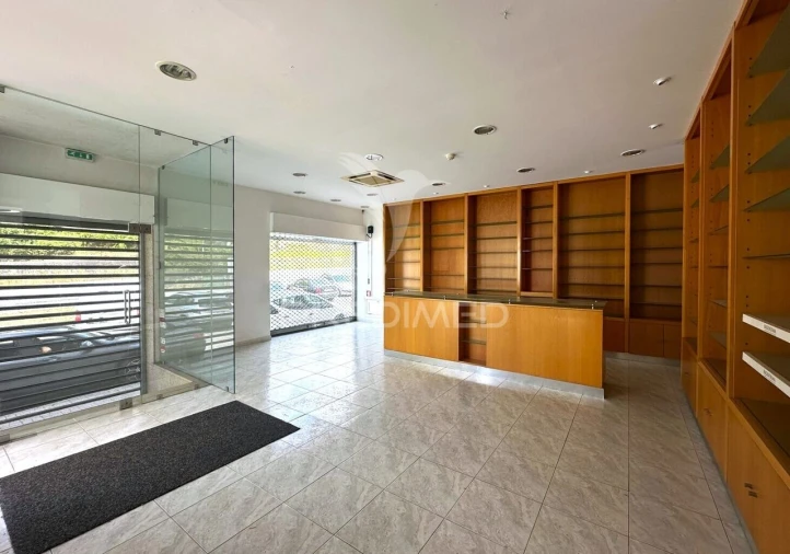 Loja para Arrendamento em Quinchães Foto 4