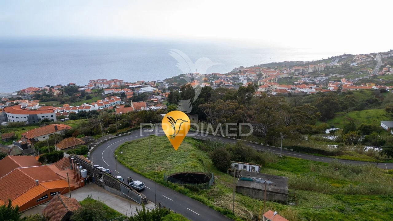Terreno para Venda em Caniço Foto 1
