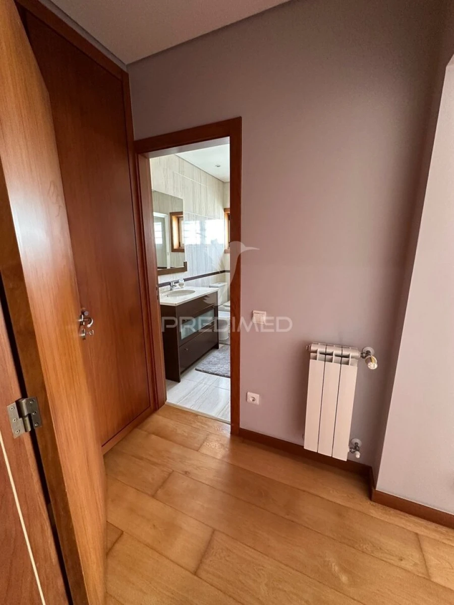 Moradia T3 para Venda em Mindelo Foto 13