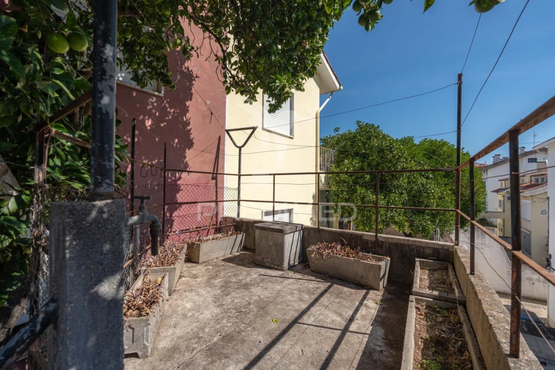 Moradia T5 para Venda em Santo Antonio dos Olivais Foto 34