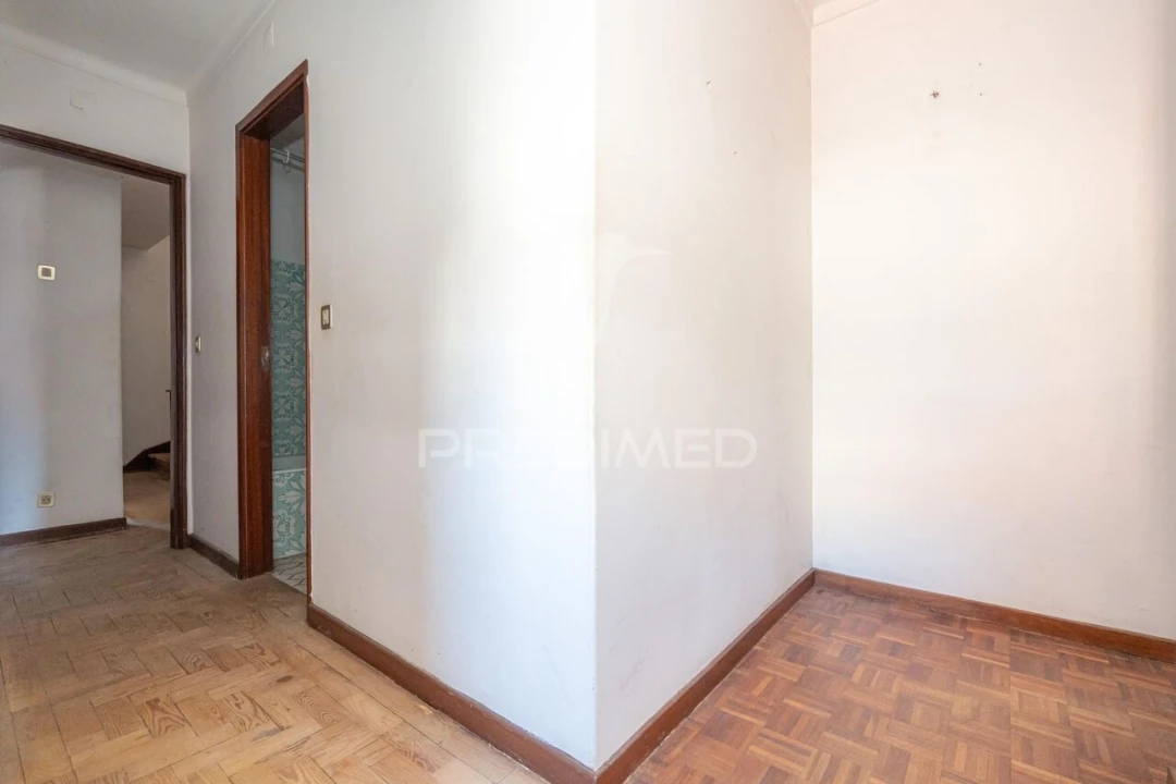 Moradia T5 para Venda em Santo Antonio dos Olivais Foto 22