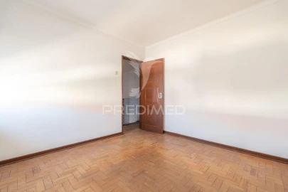 Moradia T5 para Venda em Santo Antonio dos Olivais