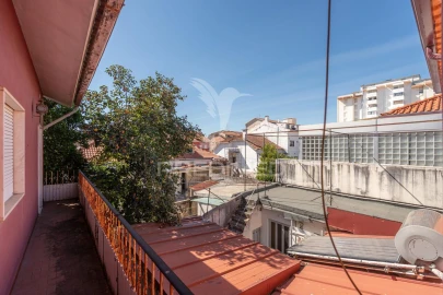 Moradia T5 para Venda em Santo Antonio dos Olivais