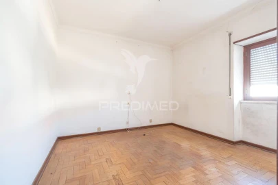 Moradia T5 para Venda em Santo Antonio dos Olivais